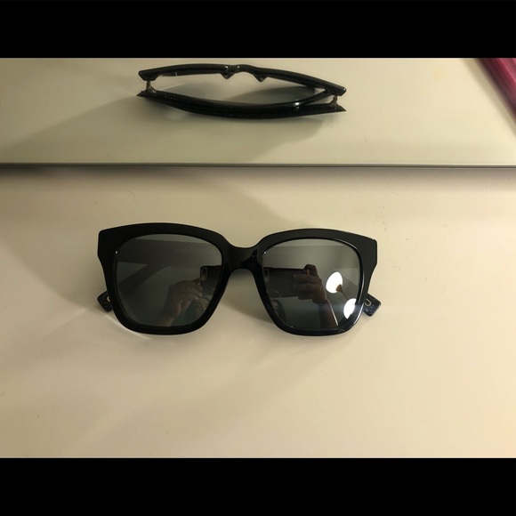 100% authentic Marc Jacob sunglasses - Picture 3 of 6
